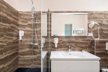 Modern Five-Bedroom Villa Retreat in Režanci