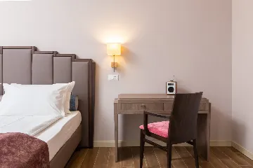 Modern Five-Bedroom Villa Retreat in Režanci