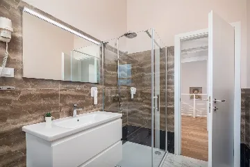 Modern Five-Bedroom Villa Retreat in Režanci