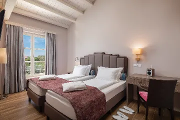 Modern Five-Bedroom Villa Retreat in Režanci