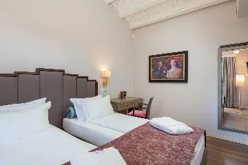 Modern Five-Bedroom Villa Retreat in Režanci