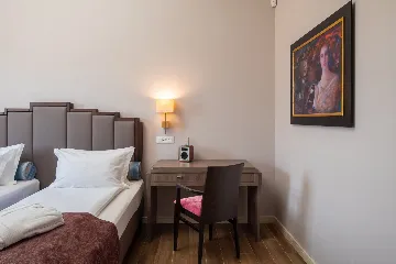 Modern Five-Bedroom Villa Retreat in Režanci