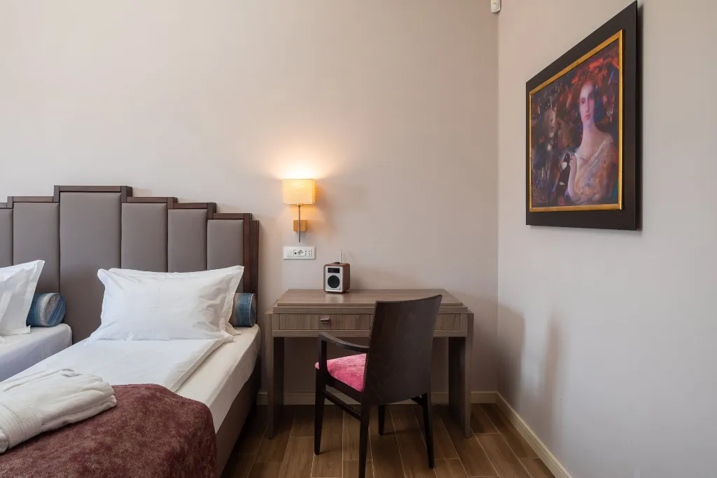 Modern Five-Bedroom Villa Retreat in Režanci