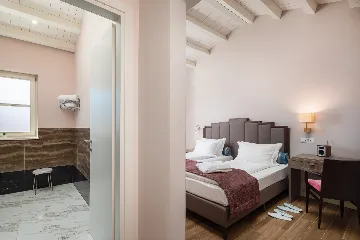 Modern Five-Bedroom Villa Retreat in Režanci