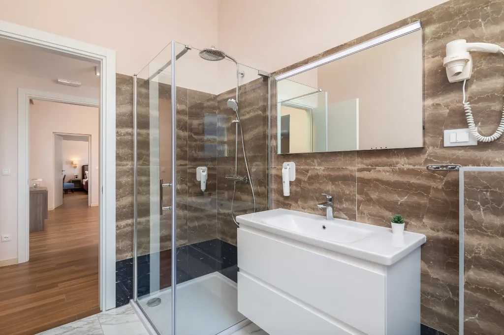 Modern Five-Bedroom Villa Retreat in Režanci