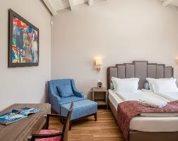 Modern Five-Bedroom Villa Retreat in Režanci