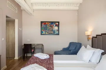 Modern Five-Bedroom Villa Retreat in Režanci