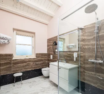 Modern Five-Bedroom Villa Retreat in Režanci