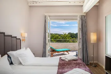 Modern Five-Bedroom Villa Retreat in Režanci