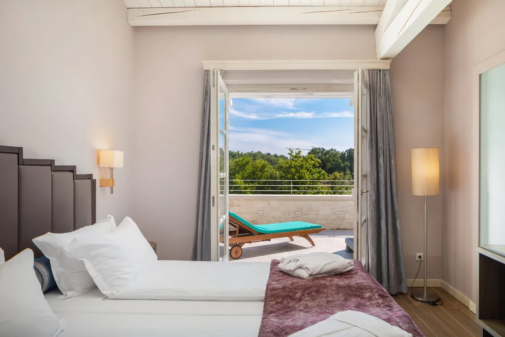 Modern Five-Bedroom Villa Retreat in Režanci