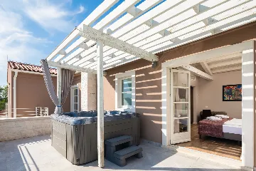 Modern Five-Bedroom Villa Retreat in Režanci