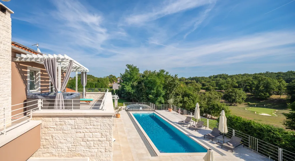 Modern Five-Bedroom Villa Retreat in Režanci