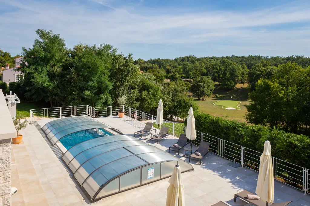 Modern Five-Bedroom Villa Retreat in Režanci