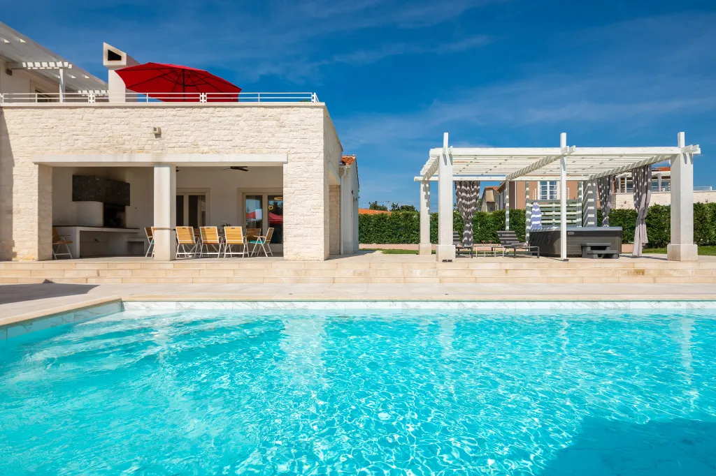 Modern Villa with Heated Pool in Režanci