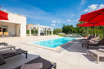Modern Villa with Heated Pool in Režanci