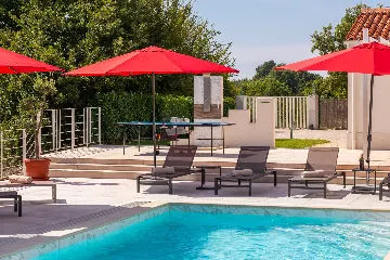 Modern Villa with Heated Pool in Režanci