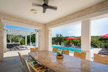 Modern Villa with Heated Pool in Režanci