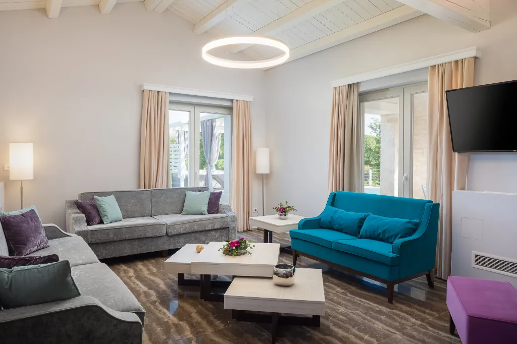 Modern Villa with Heated Pool in Režanci