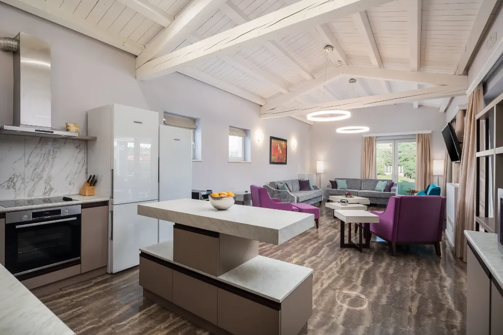 Modern Villa with Heated Pool in Režanci