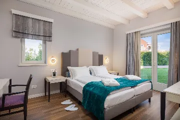 Modern Villa with Heated Pool in Režanci