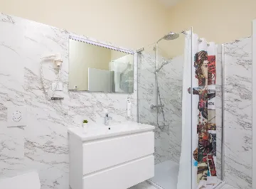 Modern Villa with Heated Pool in Režanci