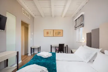 Modern Villa with Heated Pool in Režanci