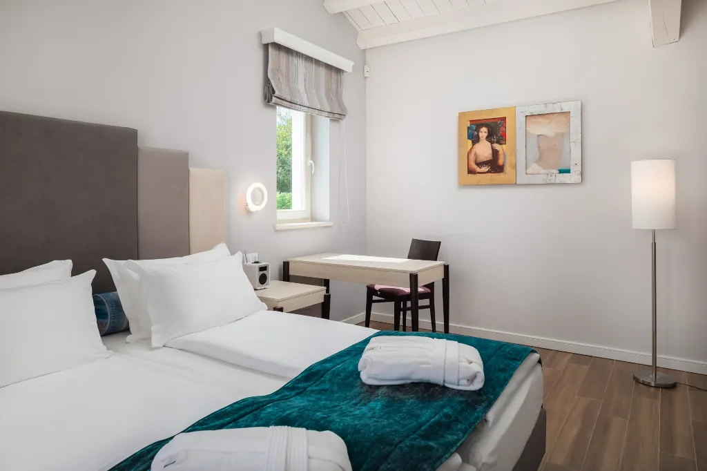 Modern Villa with Heated Pool in Režanci