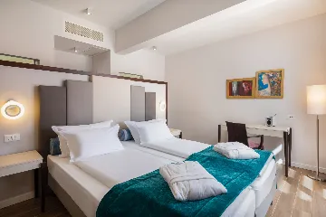 Modern Villa with Heated Pool in Režanci