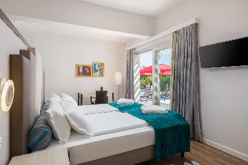 Modern Villa with Heated Pool in Režanci