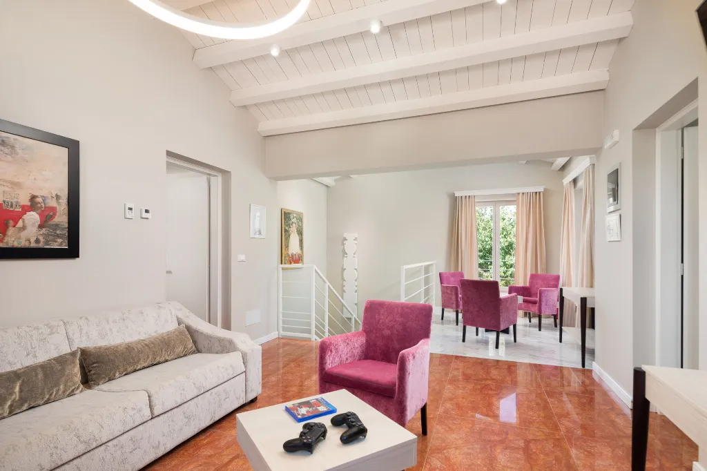 Modern Villa with Heated Pool in Režanci