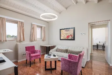 Modern Villa with Heated Pool in Režanci