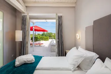 Modern Villa with Heated Pool in Režanci