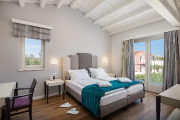 Modern Villa with Heated Pool in Režanci