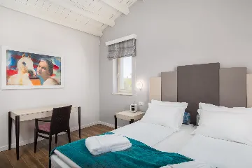 Modern Villa with Heated Pool in Režanci