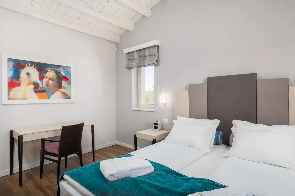 Modern Villa with Heated Pool in Režanci