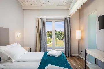 Modern Villa with Heated Pool in Režanci