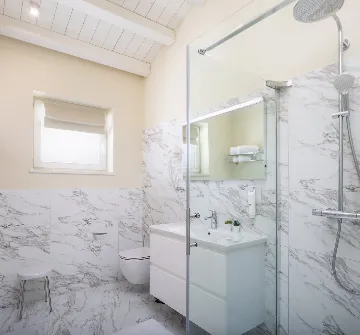 Modern Villa with Heated Pool in Režanci