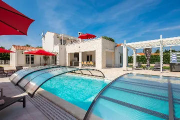 Modern Villa with Heated Pool in Režanci