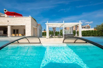 Modern Villa with Heated Pool in Režanci