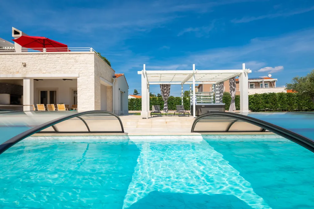 Modern Villa with Heated Pool in Režanci