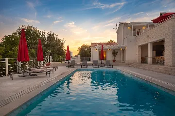 Modern Villa with Heated Pool in Režanci