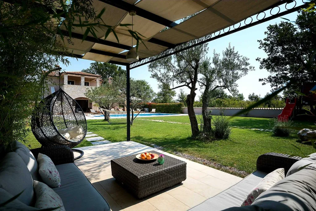 Family Villa with Pool, Tennis & Spa near Krnica