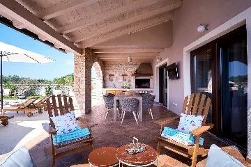 Family Villa with Pool, Tennis & Spa near Krnica