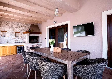 Family Villa with Pool, Tennis & Spa near Krnica