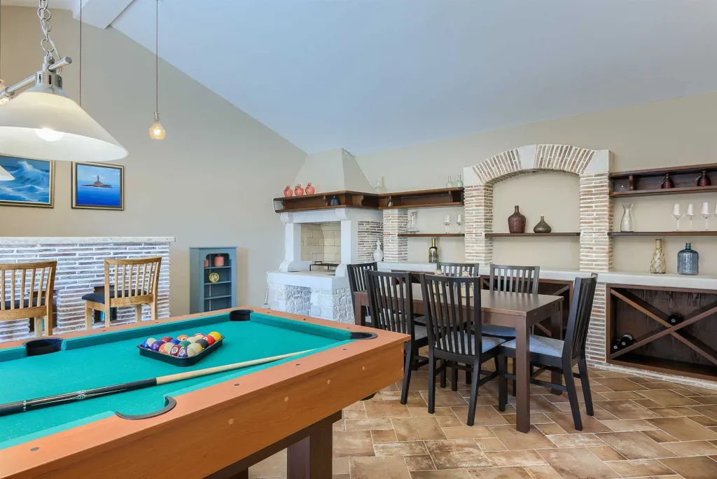 Family Villa with Pool, Tennis & Spa near Krnica