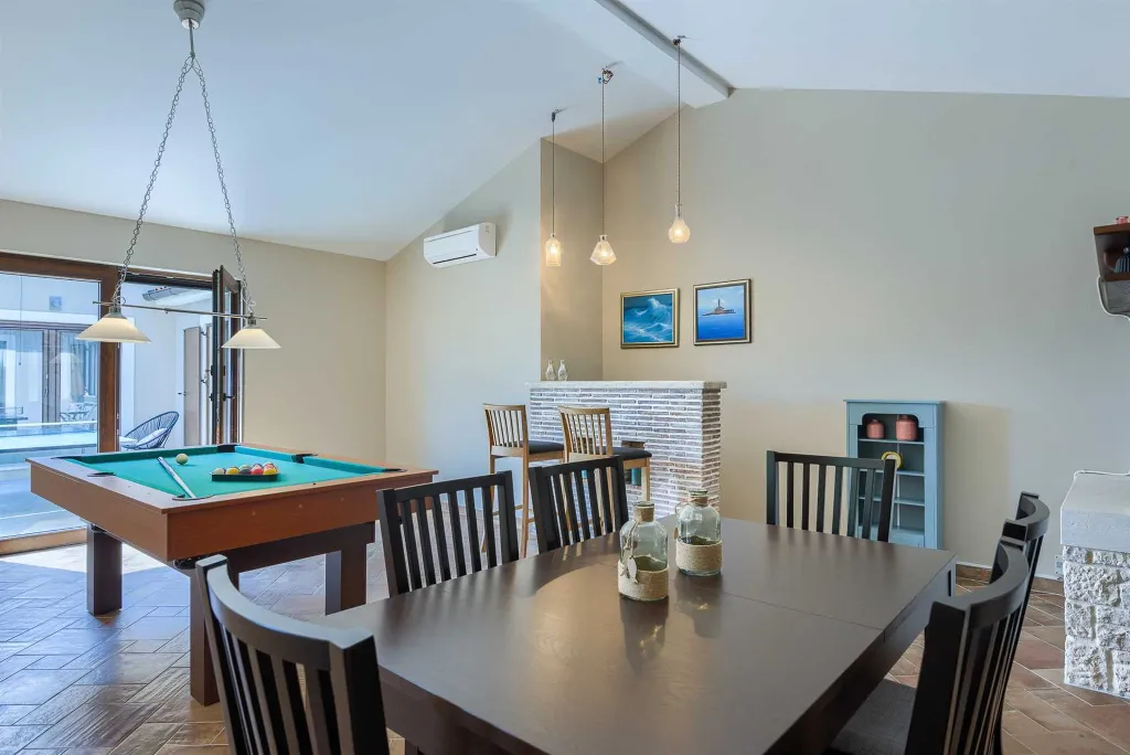 Family Villa with Pool, Tennis & Spa near Krnica