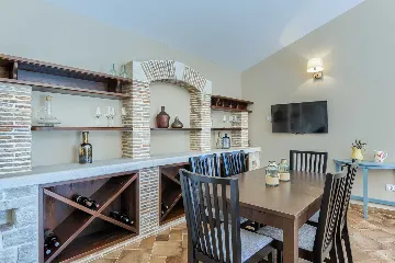 Family Villa with Pool, Tennis & Spa near Krnica