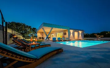 Family Villa with Heated Pool in Krnica