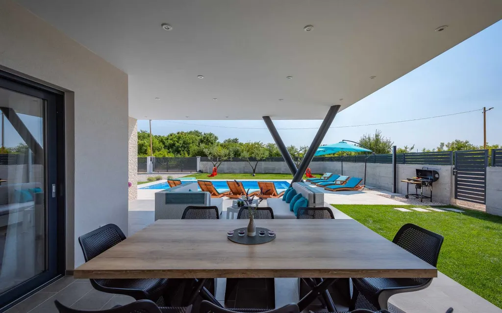 Family Villa with Heated Pool in Krnica