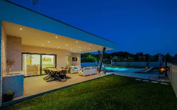 Family Villa with Heated Pool in Krnica